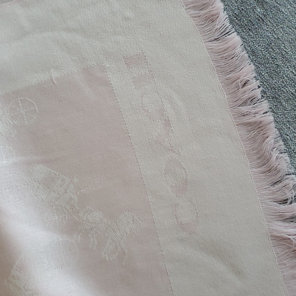 BNWT Coach Extra Fine Wool Rectangular Scarf In Blush Pink - Picture 2 of 6